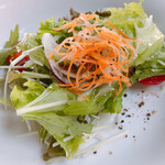 ピッツァテット - サラダ
      シンプルだけど美味しい♬