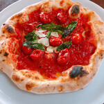 ピッツァテット - マリナーラ
                                水々しいトマトにニンニクが効いてる♪