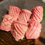 焼肉や とんちゃん亭 - 大とろ牛タン 厚切りなのに柔らかい！