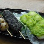 たかのチェーン - 料理写真:ごまみたらし・ごま・ずんだの団子　一本５０円～