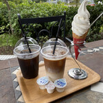 Kasvi cafe - アイスコーヒー300円　アイスカフェオレ400円　ソフトクリーム300円