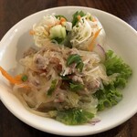 タイ屋台 チャオ チェンマイ - セットのサラダと生春巻き