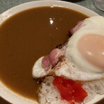 ジー マドラス - ベーコンエッグカレー