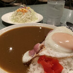 ジー マドラス - ベーコンエッグカレー