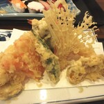 寿し・和食 司 - 天麩羅はさつまいも、人参、オクラ、南瓜、エノキかの思いきやそうめん？