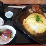 地産地消 和食 まさ - 豚の角煮のオムライス+150円のお刺身