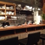 ブリッカ - テーブル席から望んだカウンター