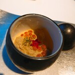 ミザンセーヌ - 自家製いくら・わたり蟹・蟹味噌・コンソメのジュレ。
      スプーンですくいながら、蟹の風味をしっかり味わえる(≧∀≦)