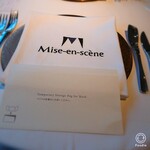 ミザンセーヌ - セッティング。マスクケースもあります。ナプキン、おしぼり全てに店名が入っているという！