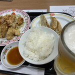 餃子の王将 - 油淋鶏定食に名前ビール