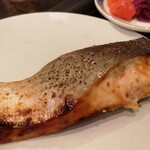 千寿 一歩一歩 - 鮭は大きくてナイス。味わい的には中の上。おいしく頂けます。