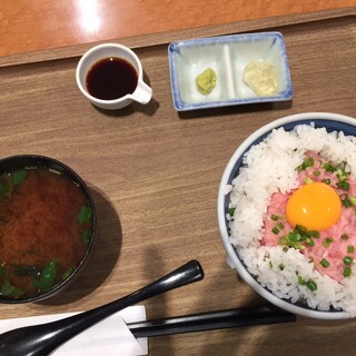 幕張でおすすめの美味しい海鮮丼をご紹介 食べログ 幕張でおすすめの美味しい海鮮丼をご紹介 食べログ