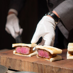 USHIGORO S. - 黒ニンニクのヒレカツサンド