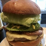 ICON - 「ABC (AVOCADO BACON CHEESE) BURGER」(1750円)