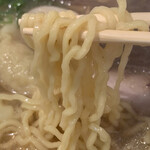 らーめん初代 社 - エビワンタン塩ラーメンの麺