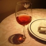 シャトン - 3000円ディナーコース「食前酒　ガタオ（ポルトガル産ロゼワイン）