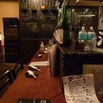 かちがらす - ☆カウンター席もゆったりしています☆