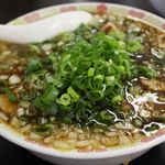 栄や - ラーメン・玉ねぎトッピング