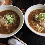 ラーメン一八 - 左:普通　　右:中盛サイズ