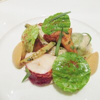 ロオジエ - “ブイヤベース” あわびを纏ったオコゼのファルシィと活車エビのソテー サフラン風味のポテトロール フヌイユのサラダとアニスクレス