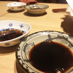 おいしいワイン 季節のお料理 ハチアナ - ←がポン酢、醤油が→