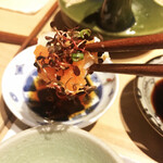 おいしいワイン 季節のお料理 ハチアナ - おろしポン酢でいただく、湯引きのふぐ。