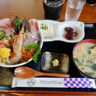 食事処 斉 - 料理写真:海鮮丼　1620円