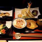 Kominka Kafe Resutoran Hatsuhana - 季節の釜飯膳