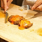 アカ - 馬肉のタルタル　京都大原産のエゴマで巻いて