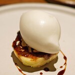アカ - 無花果のキャラメリーゼと山羊のミルクのアイスクリーム