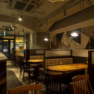 ゆったり座れますよ（３〜6名様でのご利用可能）