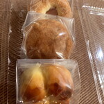 和菓子の工房 桜堂 - 料理写真:購入品　手前から梅、塩バター饅頭、山吹