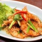 Kunnim Katiam / Stir-fried soft-shell shrimp with garlic