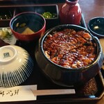 あつた蓬莱軒 本店