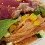 麺屋 六感堂 - ガスパチョヌードル (気仙沼産戻り鰹の藁焼き添え)