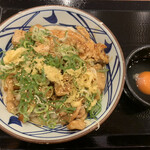 Marugame Seimen - 月見鶏すき焼きぶっかけ（大）¥800
                ※青ネギ、ゴマ、天かすをかけました。