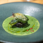 EZO - ほうれん草のスープ、 イワシのペルシャード、 シャドークイーンのガレット