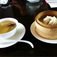 広東料理 センス - 薬膳スープと焼豚饅