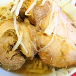 ラーメン二郎 - 豚