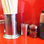 ラーメン二郎 - 卓上調味料