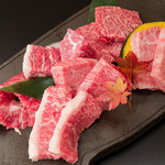 お鍋と焼肉酒場 神戸唐から亭 - 黒毛和牛　上カルビ　850円～