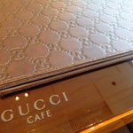 GUCCIの革のメニュー表