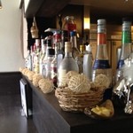 麺やBar 渦 - 麺やBAR渦・カウンターはイタリアンのよう