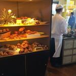 The Kitchen Table - パンがいっぱい