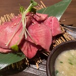 お鍋と焼肉酒場 神戸唐から亭 - おつまみ牛タン（低温調理）