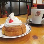コメダ珈琲店 - 期間限定で、ドリンク1杯 注文で、“ミニシロノワール” 450円（以下 税込）を 半額の 220円で楽しみました！　　　　2020.09.14