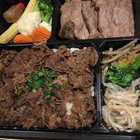 肉の匠 将泰庵  船橋本店 - "特製焼肉重とA5ランクすき焼き御膳"