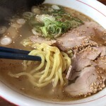 炎旨堂 - 鶏節 塩  太麺に変更した麺をアップで