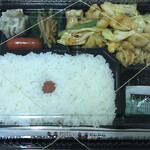 yamyam - ピリ辛ホルモン弁当
                      味は格別ですが顎が疲れまーす！