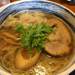 Ramen Shinta - 琥珀色澄んだスープが食欲をそそる！